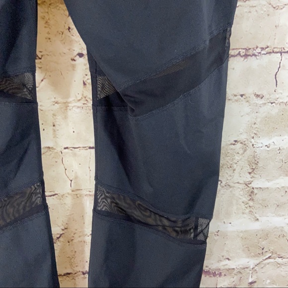 Active Capri black mesh insert leggings size large - Picture 5 of 8